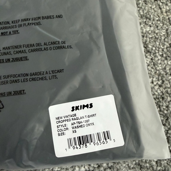 SKIMS New Vintage Cropped Raglan T-Shirt Washed Black Onyx XS - Picture 7 of 9